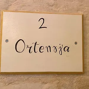 Il-blanzun Central Boutique Living Żebbuġ